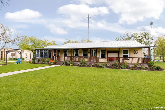 $380,000 | 256 County Road 5716, Lytle, TX 78052