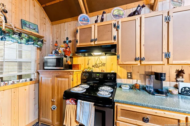 $380,000 | 256 County Road 5716, Lytle, TX 78052