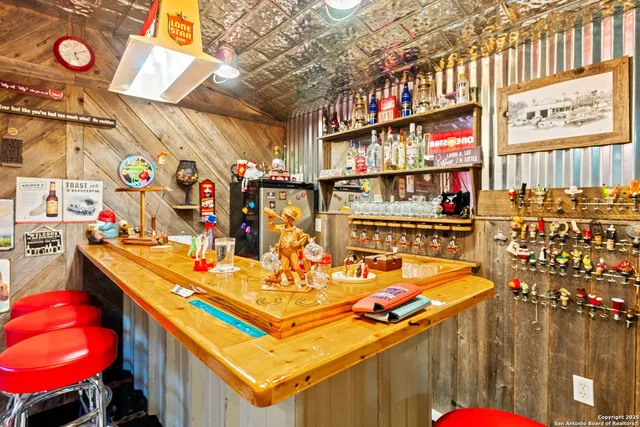 $380,000 | 256 County Road 5716, Lytle, TX 78052