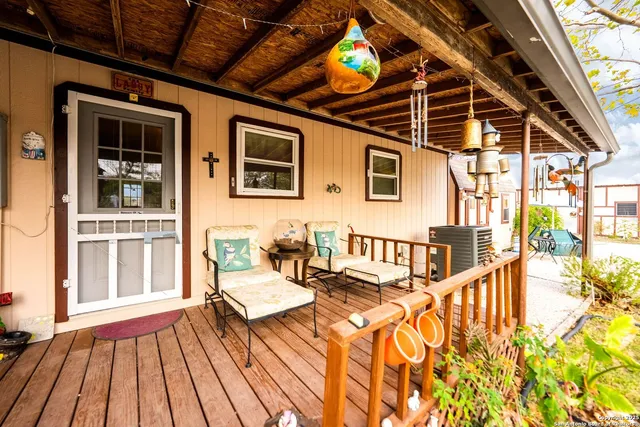 $380,000 | 256 County Road 5716, Lytle, TX 78052