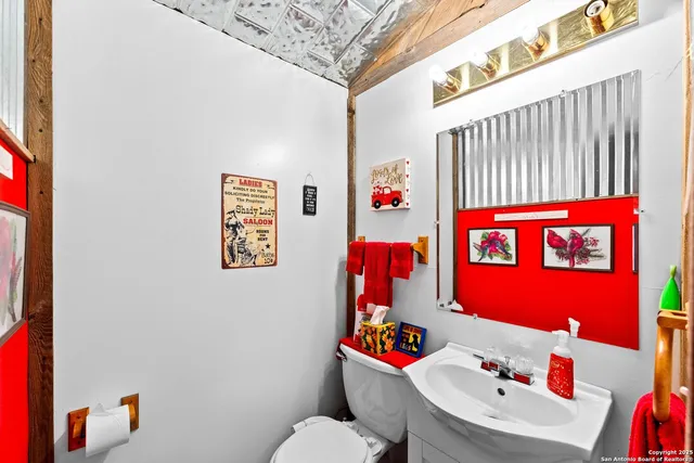 $380,000 | 256 County Road 5716, Lytle, TX 78052