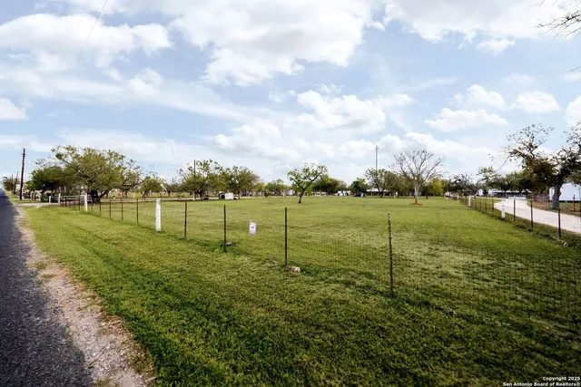$380,000 | 256 County Road 5716, Lytle, TX 78052