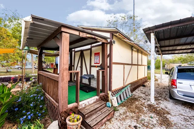 $380,000 | 256 County Road 5716, Lytle, TX 78052