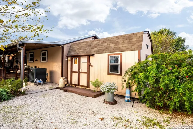 $380,000 | 256 County Road 5716, Lytle, TX 78052