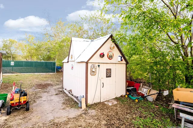 $380,000 | 256 County Road 5716, Lytle, TX 78052