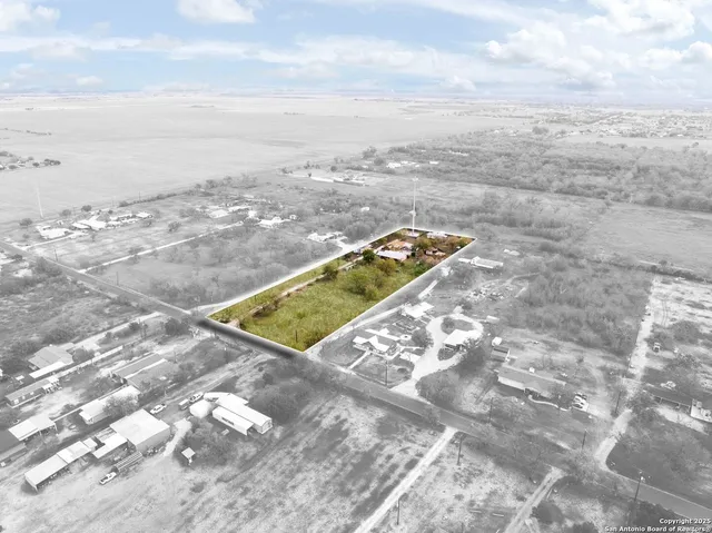 $380,000 | 256 County Road 5716, Lytle, TX 78052