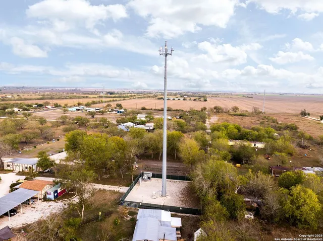 $380,000 | 256 County Road 5716, Lytle, TX 78052