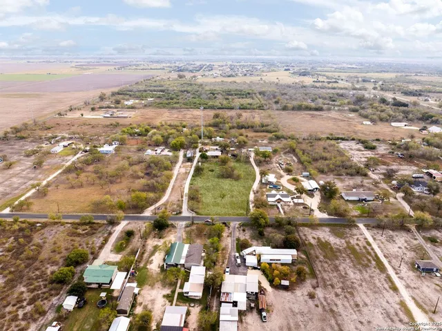 $380,000 | 256 County Road 5716, Lytle, TX 78052