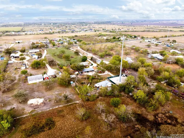 $380,000 | 256 County Road 5716, Lytle, TX 78052