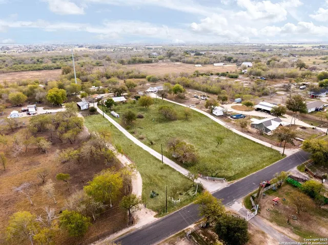 $380,000 | 256 County Road 5716, Lytle, TX 78052