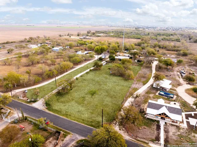 $380,000 | 256 County Road 5716, Lytle, TX 78052