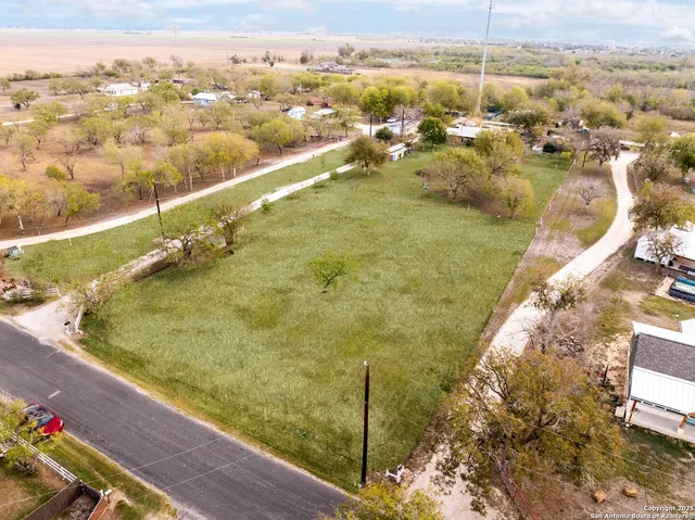 $380,000 | 256 County Road 5716, Lytle, TX 78052