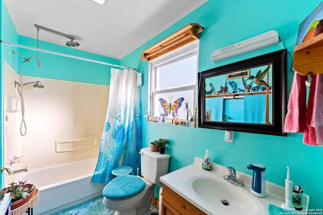 $380,000 | 256 County Road 5716, Lytle, TX 78052