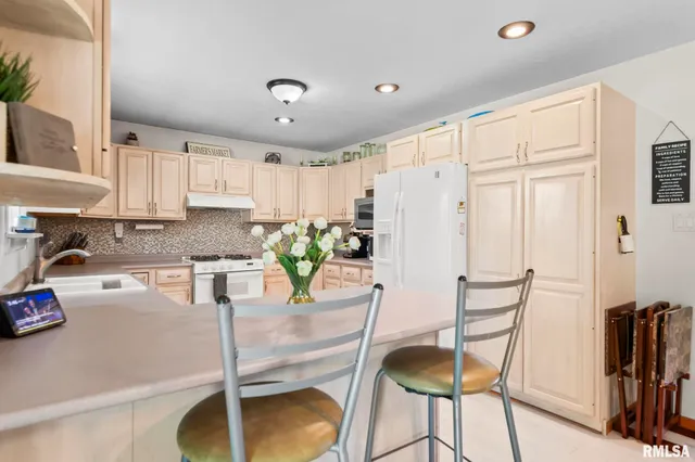 $410,000 | 8200 New City Road, Rochester, IL 62563