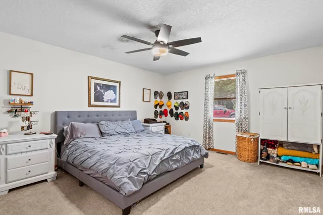 $410,000 | 8200 New City Road, Rochester, IL 62563