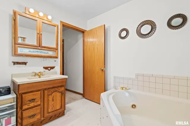 $410,000 | 8200 New City Road, Rochester, IL 62563