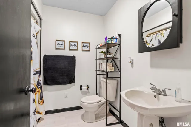 $410,000 | 8200 New City Road, Rochester, IL 62563