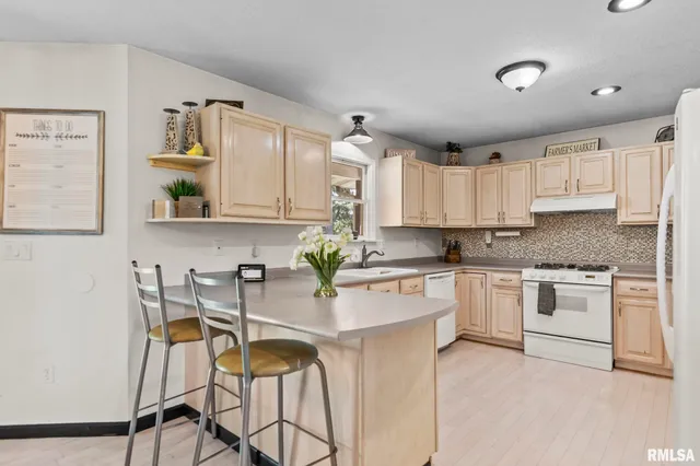 $410,000 | 8200 New City Road, Rochester, IL 62563