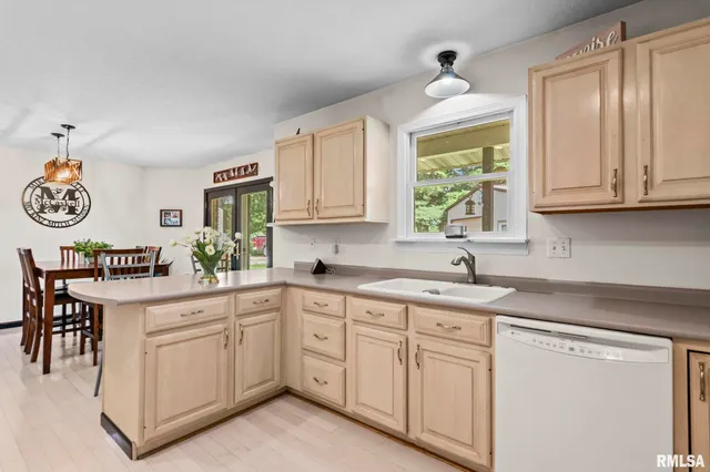 $410,000 | 8200 New City Road, Rochester, IL 62563