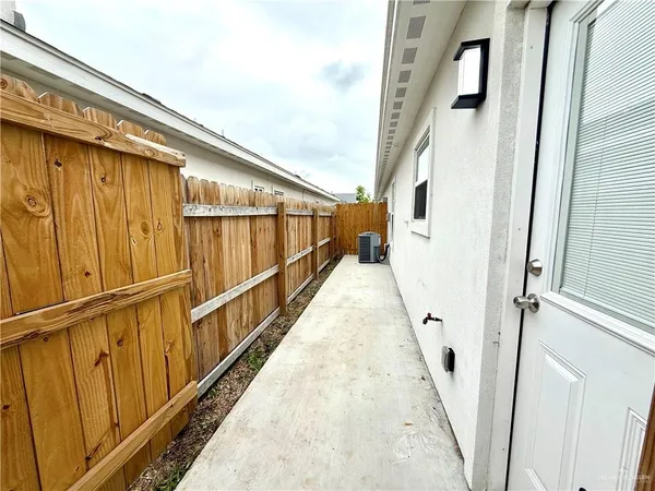 $1,050 | 5701 Ozark Avenue, Unit 3, Mission, TX 78573