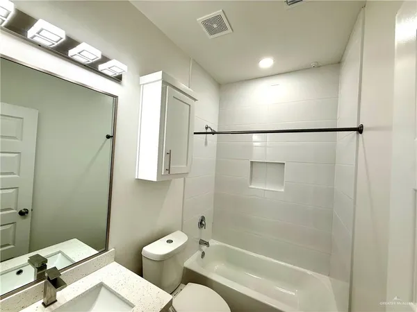 $1,050 | 5701 Ozark Avenue, Unit 3, Mission, TX 78573