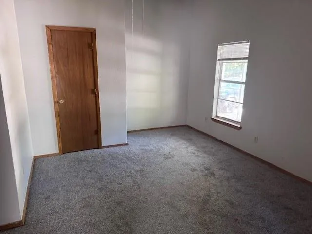 $1,150 | 121 8th Street Southeast, Paris, TX 75460