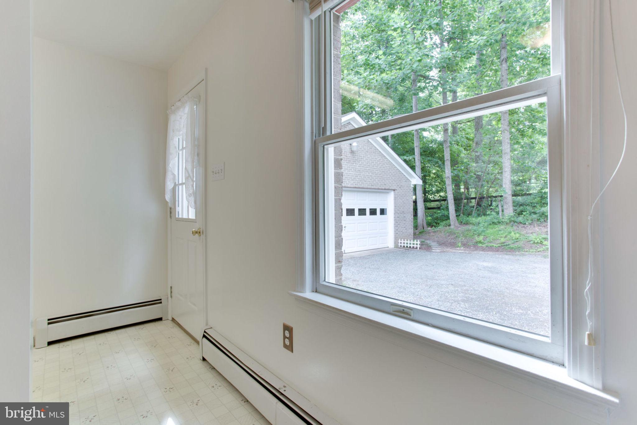 6800 Token Valley Road Manassas, VA 20112 - Photo 14 of 49 Mud Room Off Kitchen