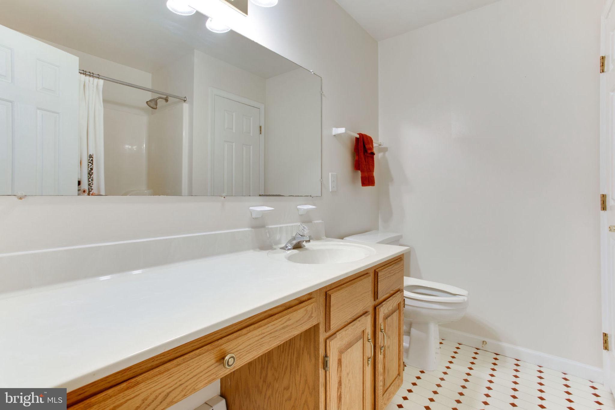 6800 Token Valley Road Manassas, VA 20112 - Photo 21 of 49 Hall Bath