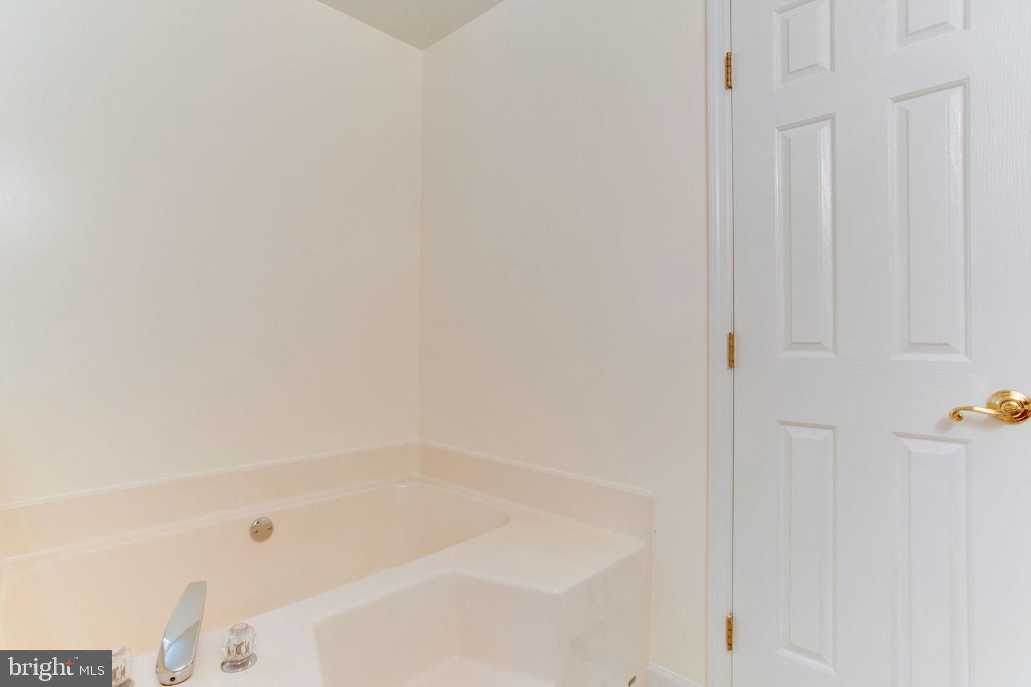 6800 Token Valley Road Manassas, VA 20112 - Photo 29 of 49 Soaker Tub in Master Bath