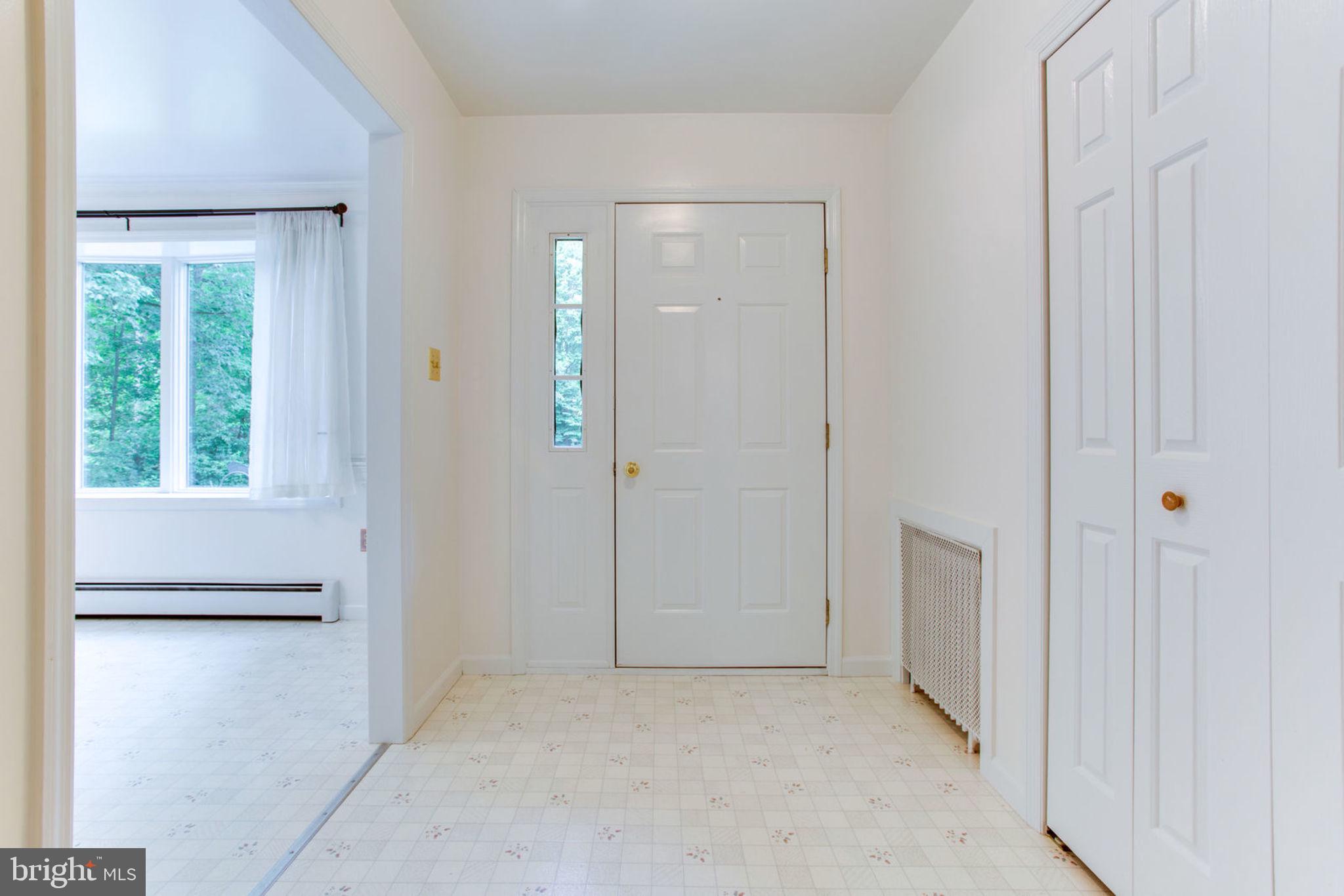 6800 Token Valley Road Manassas, VA 20112 - Photo 7 of 49 Light Filled Foyer