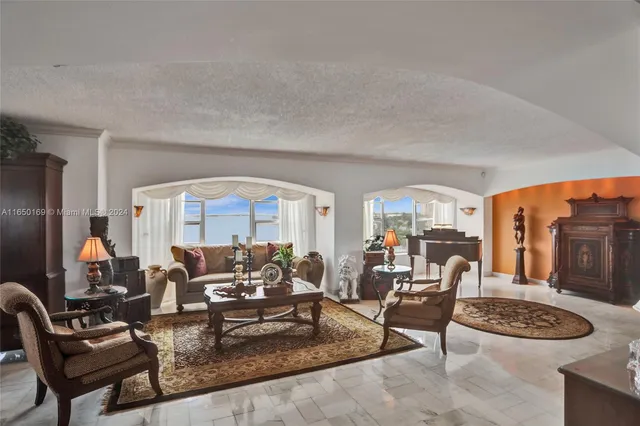 $430,000 | 11111 Biscayne Boulevard, Unit 7F, Miami, FL 33181