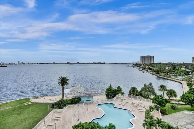 $430,000 | 11111 Biscayne Boulevard, Unit 7F, Miami, FL 33181