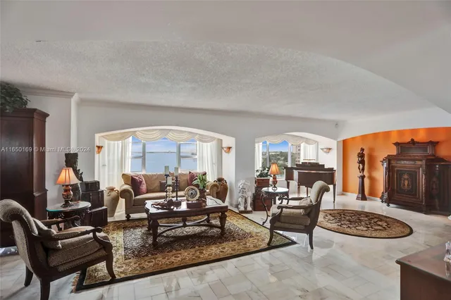 $430,000 | 11111 Biscayne Boulevard, Unit 7F, Miami, FL 33181