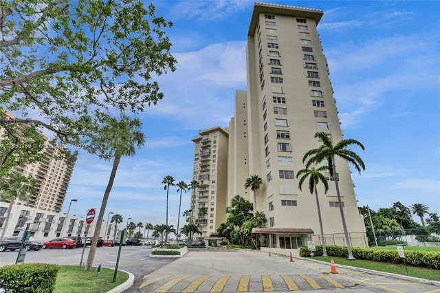 $430,000 | 11111 Biscayne Boulevard, Unit 7F, Miami, FL 33181