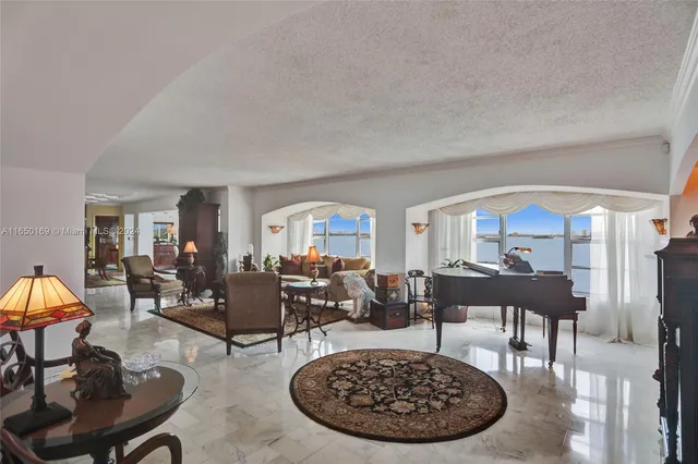 $430,000 | 11111 Biscayne Boulevard, Unit 7F, Miami, FL 33181