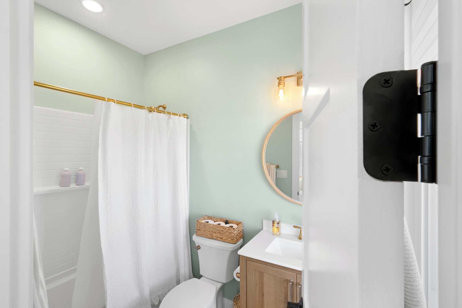 11 Great Loop West Ottawa, IL 61350 - Photo 12 of 22 a bathroom with a toilet and a mirror