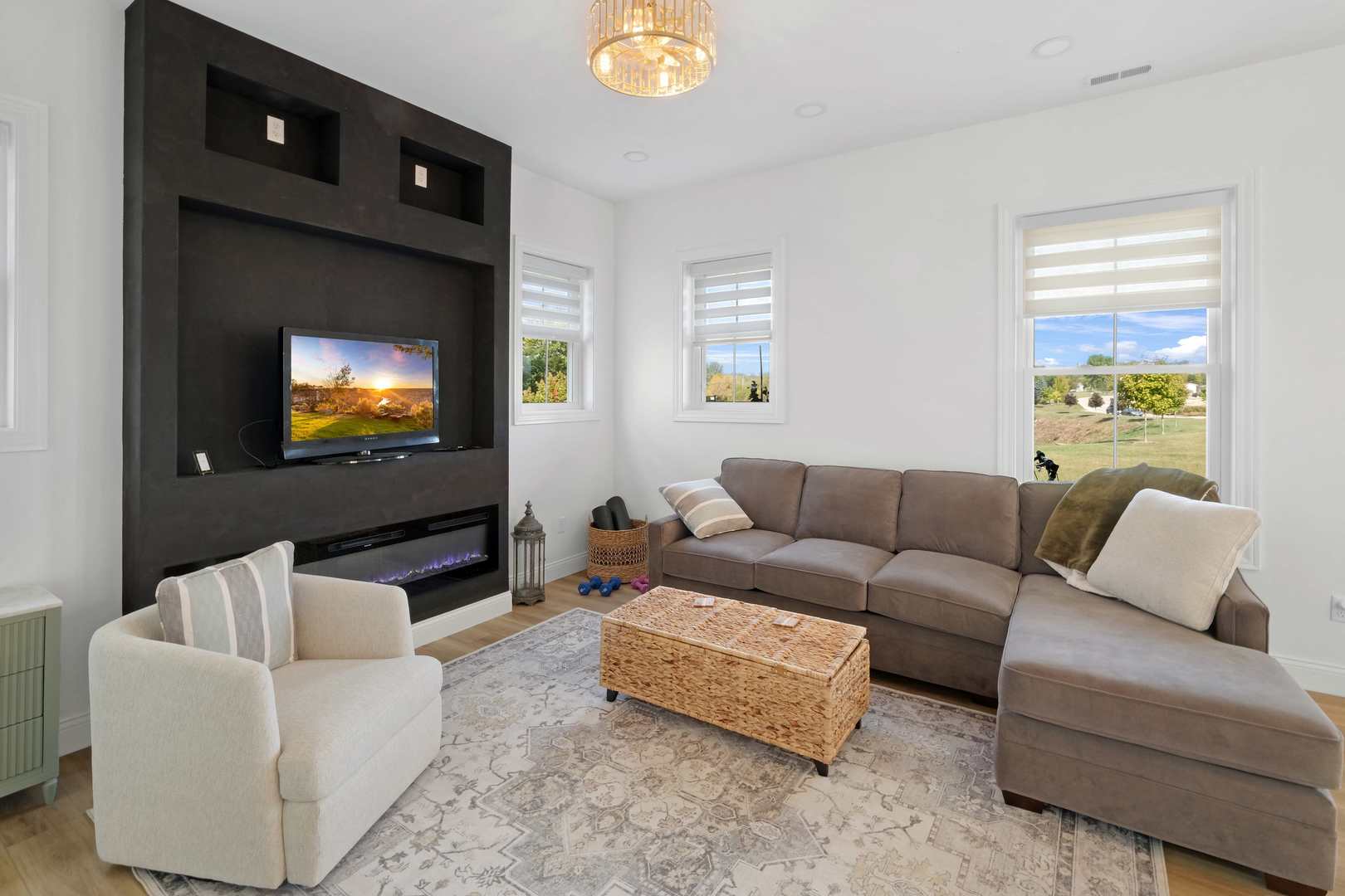11 Great Loop West Ottawa, IL 61350 - Photo 4 of 22 a living room with furniture and a flat screen tv