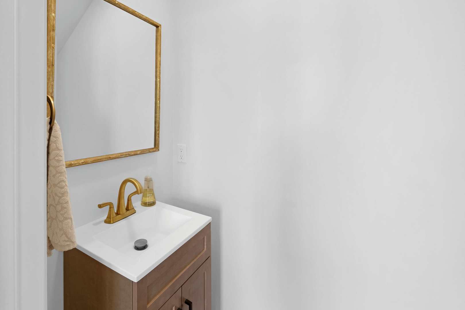 11 Great Loop West Ottawa, IL 61350 - Photo 9 of 22 a bathroom with a sink and a mirror