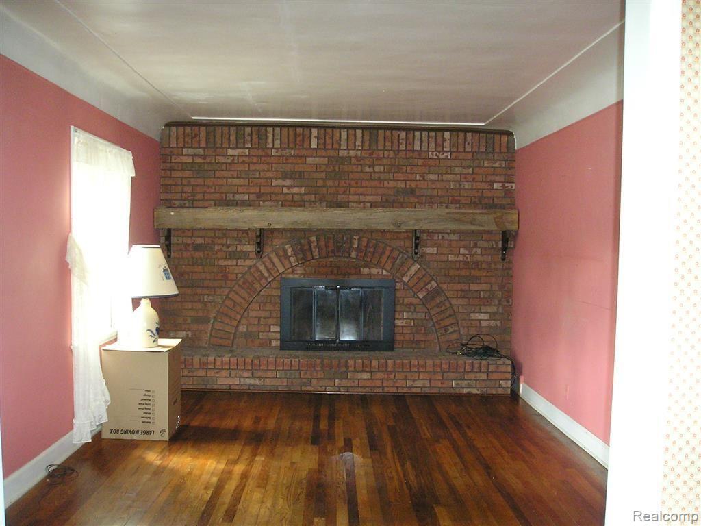 12084 Masters Road Memphis, MI 48041 - Photo 16 of 23 Functional fireplace in Living Room.