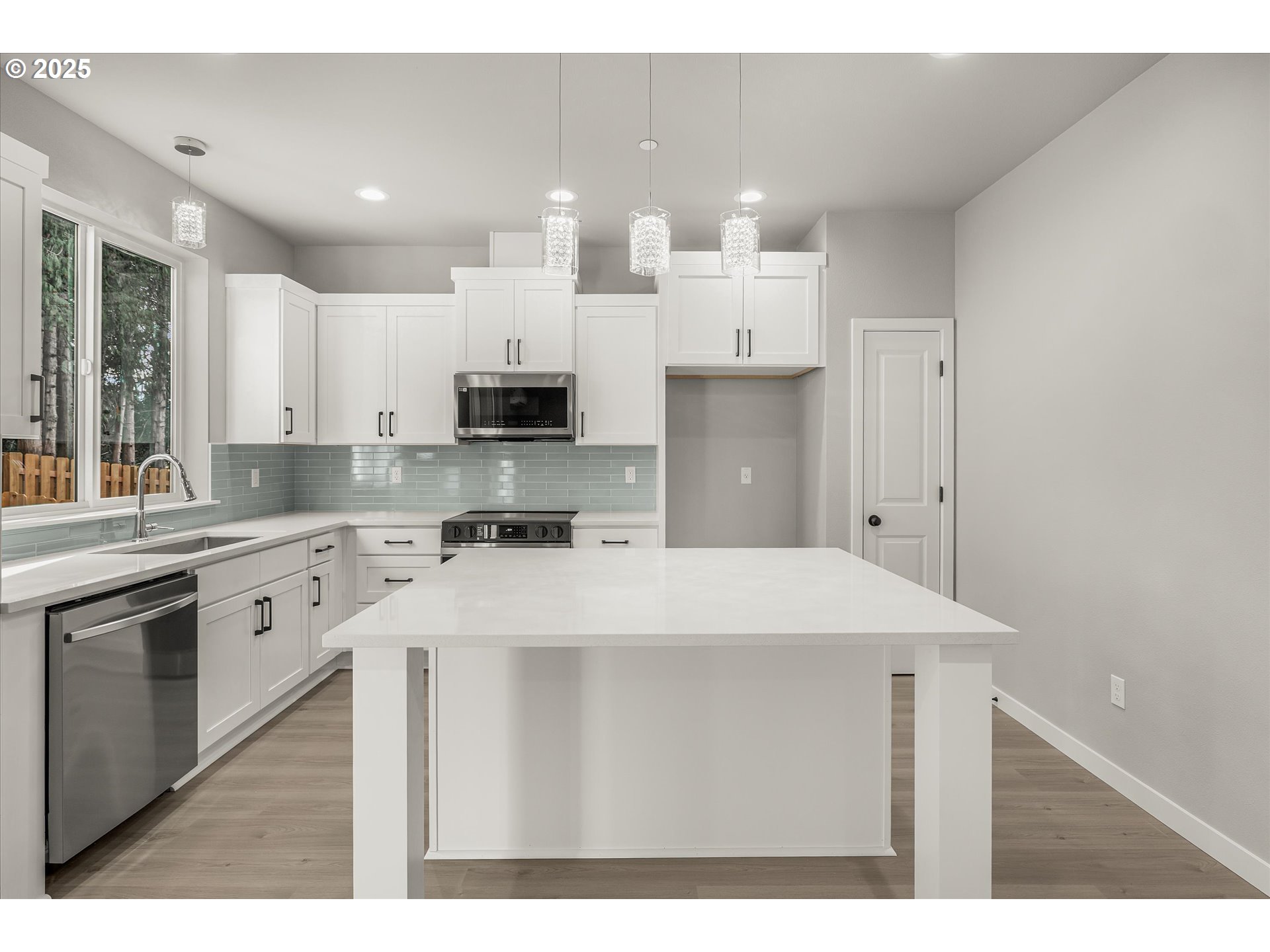 296 Southwest Mawrcrest Avenue Gresham, OR 97030 - Photo 11 of 35 a large kitchen with cabinets