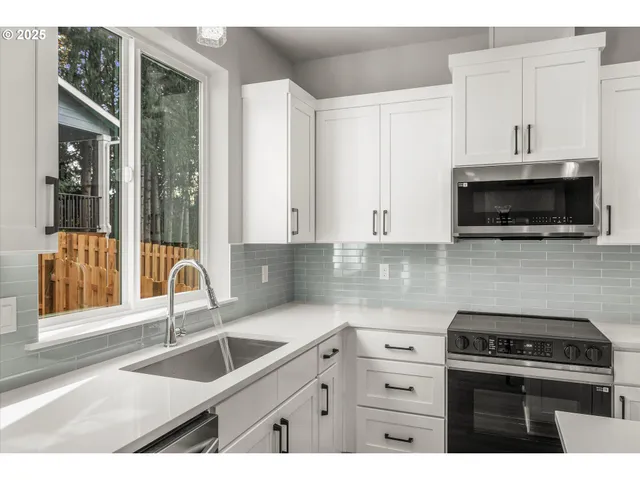 $558,700 | 296 Southwest Mawrcrest Avenue, Gresham, OR 97030