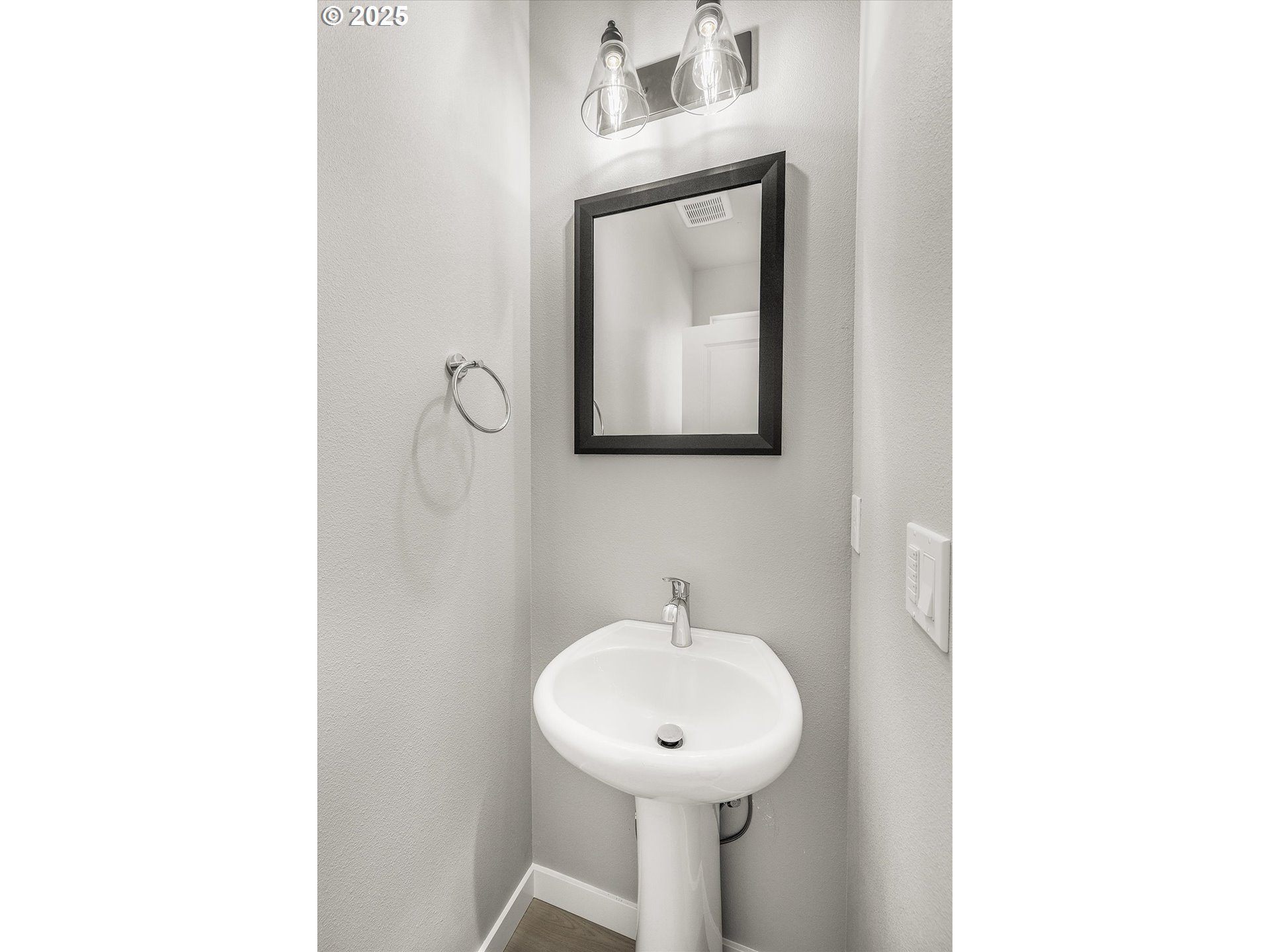 296 Southwest Mawrcrest Avenue Gresham, OR 97030 - Photo 19 of 35 a bathroom with a sink and a mirror