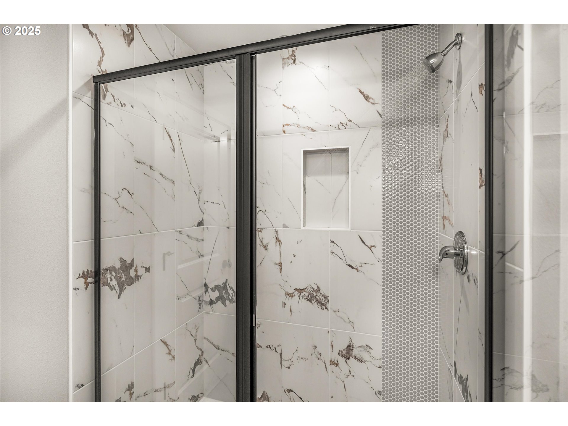 296 Southwest Mawrcrest Avenue Gresham, OR 97030 - Photo 25 of 35 a bathroom with a shower and a shower