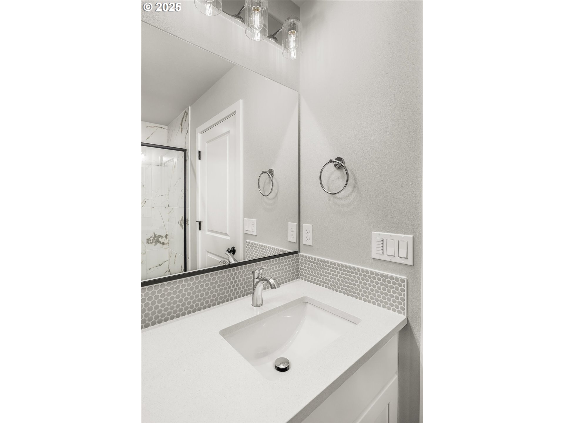 296 Southwest Mawrcrest Avenue Gresham, OR 97030 - Photo 27 of 35 a bathroom with a sink and a mirror