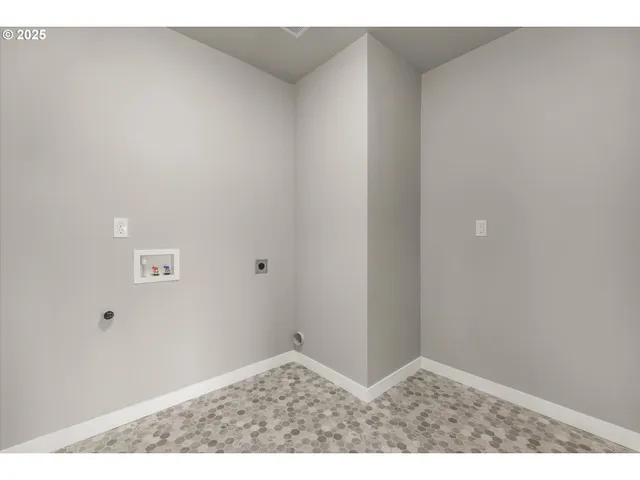 $558,700 | 296 Southwest Mawrcrest Avenue, Gresham, OR 97030