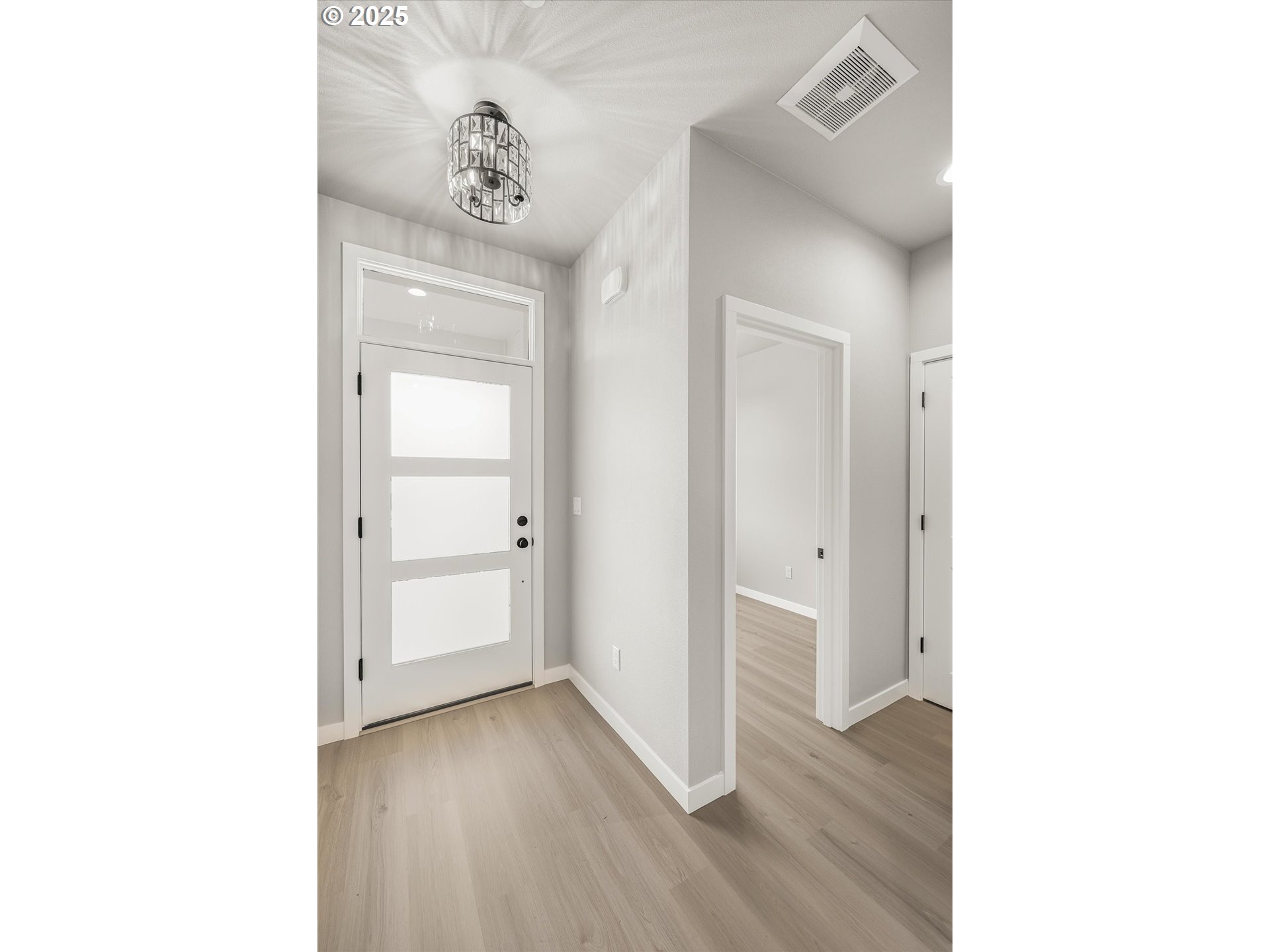 296 Southwest Mawrcrest Avenue Gresham, OR 97030 - Photo 7 of 35 a view of a hallway with wooden floor