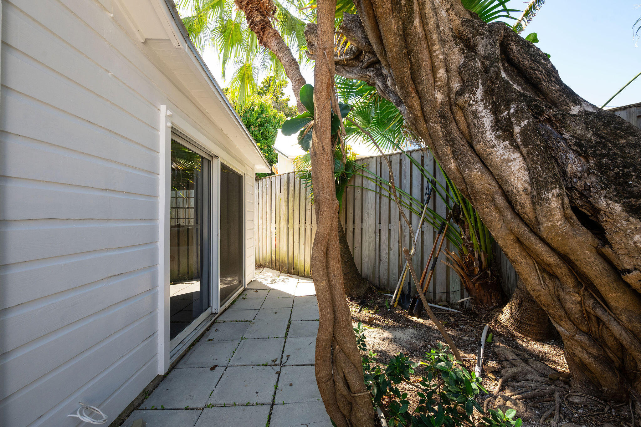 912 James Street, Unit 2 Key West, FL 33040 - Photo 23 of 25 a view of a entrance
