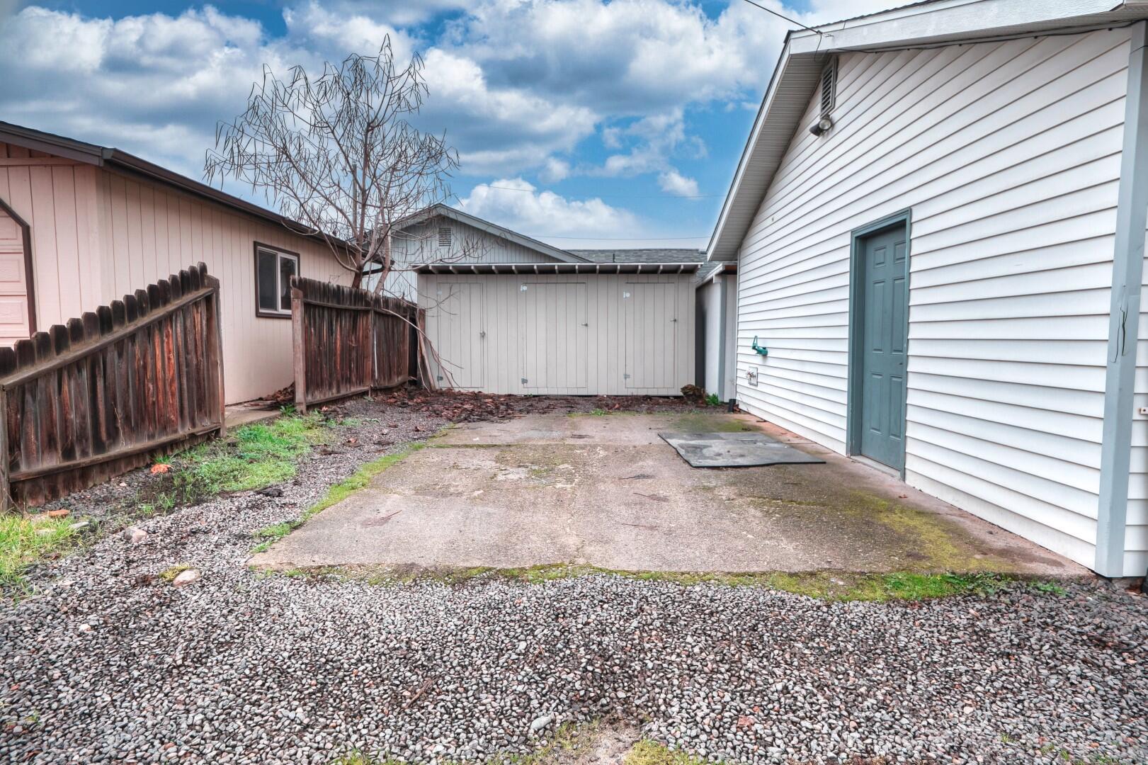 2076 Table Rock Road Medford, OR 97501 - Photo 22 of 22 2076 Table Rock (23)