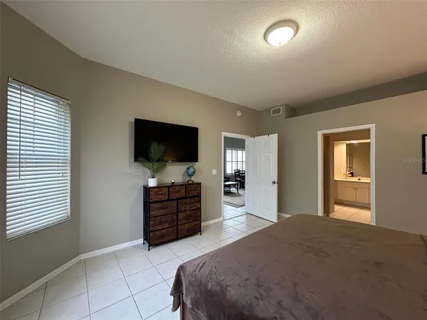 $3,900 | 3604 54th Drive West, Unit 101, Bradenton, FL 34210