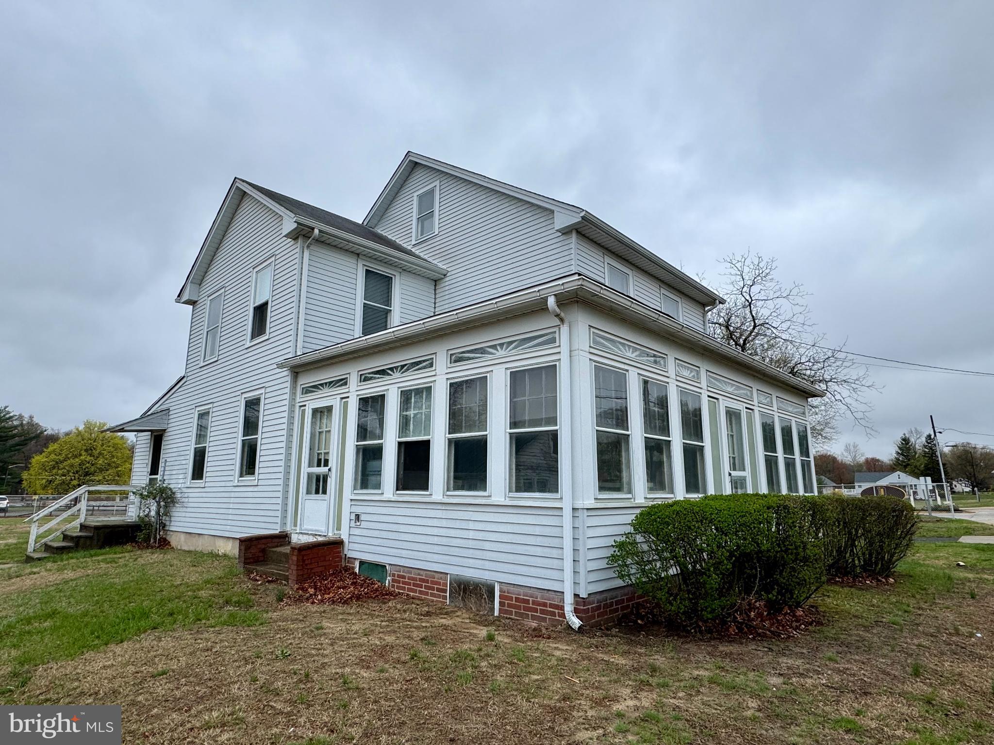 60 Hartford Road Delran, NJ 08075 - Photo 3 of 16 a house view with a garden space